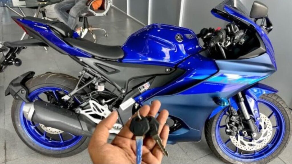 Yamaha R15 V4
